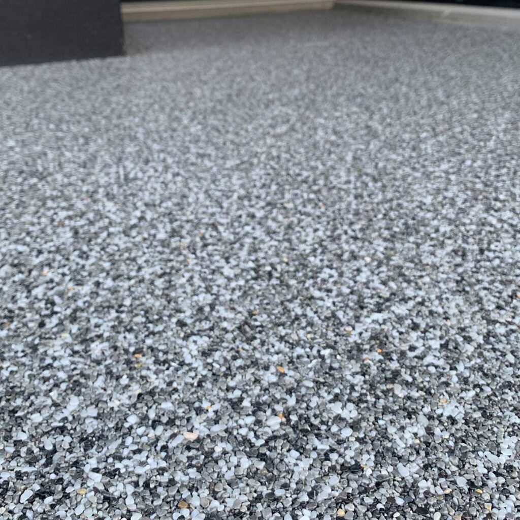 pavimento-rivestimento-per-esterni-ghiaietto-in-resina-esterno-resicem